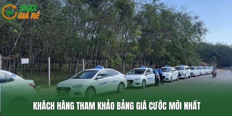 Khách hàng tham khảo bảng giá cước mới nhất